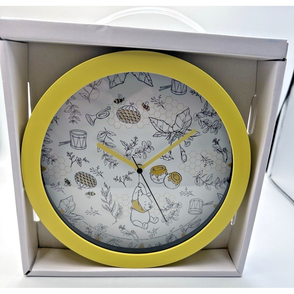 Disney Winnie The Pooh plastic wall clock 9.5" diameter new